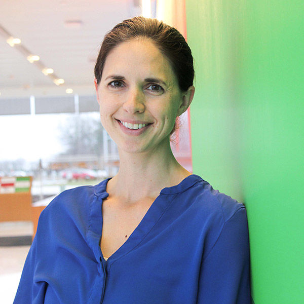 lesley frame headshot